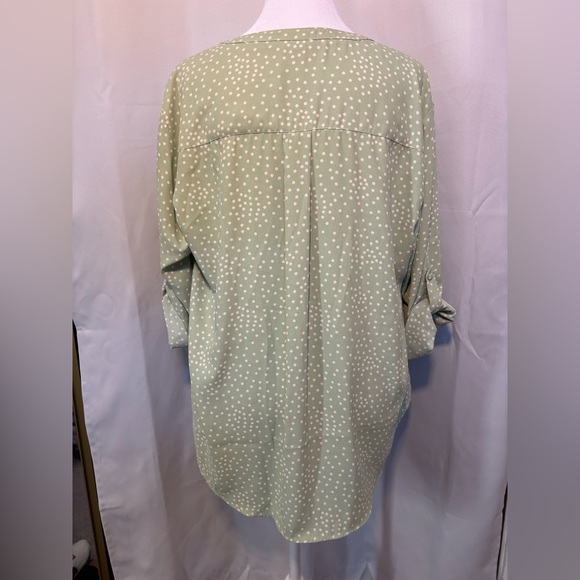 Torrid Harper Green Polka Dot Blouse Size 1 Flowy V-Neck Top - Picture 2 of 3